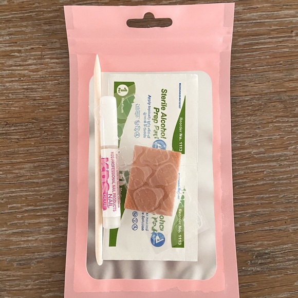 Christmas Ornament Press-On Nails - Picture 3 of 5